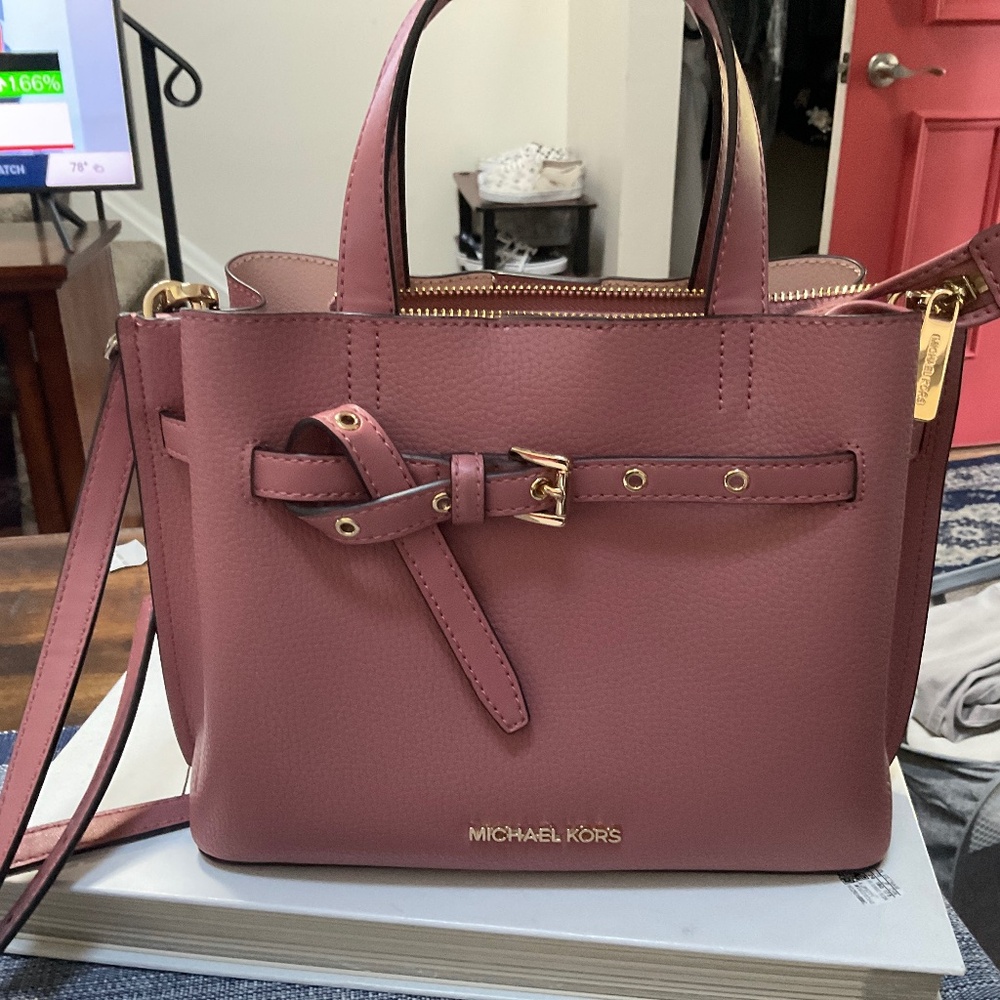 Beautiful Michael Kors lilac mauve bag perfect for fall or spring
